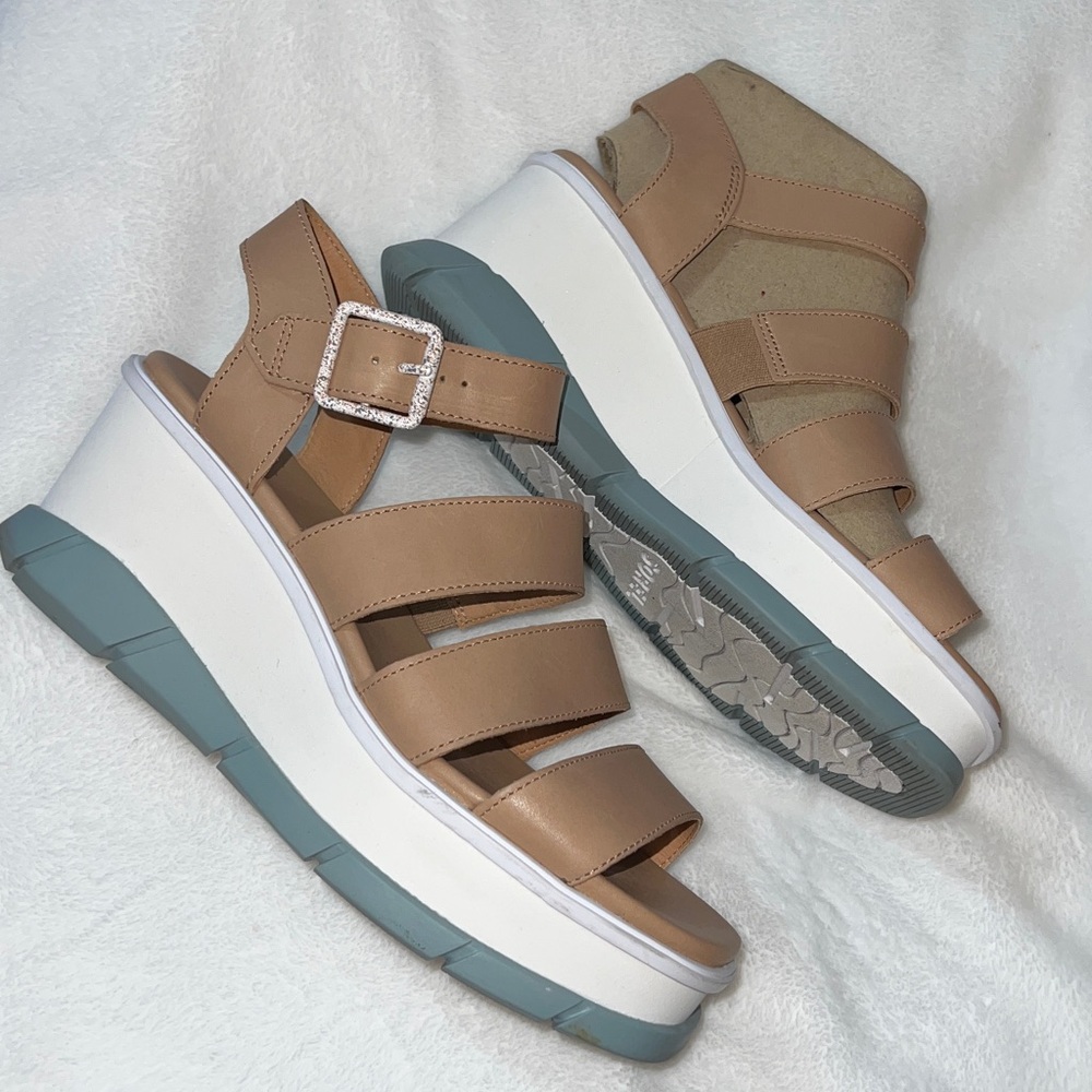 Sorel Tan and White Platform Sandals 9.5 sizes - Picture 5 of 8
